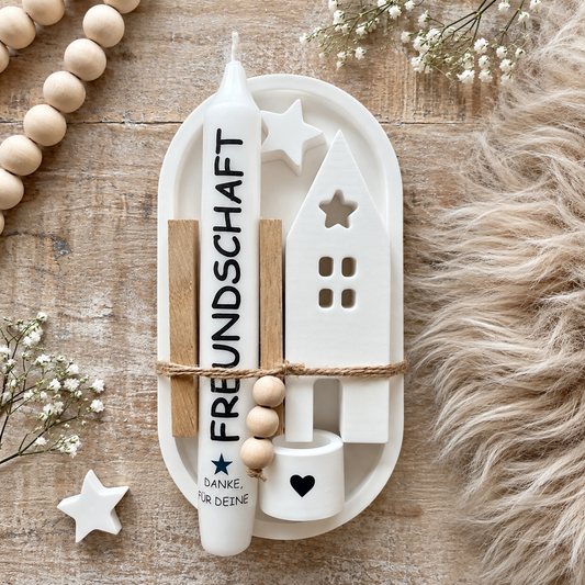 Handgefertigter Hygge Kerzenteller Freundschaft mit Kerze, Holzhaus und Herz